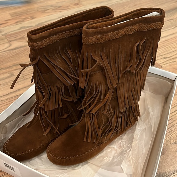 Minnetonka 3-Layer Fringe Boots - Brown Suede - Picture 2 of 5